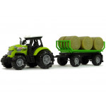Zelený traktor s prívesom so senom