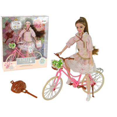 Bábika Emily v ružových šatách na bicykli