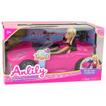 Bábika Anlily v ružovom aute
