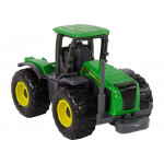 Zelený farmárky traktor